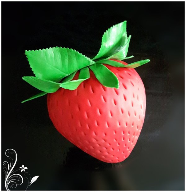 Erdbeere aus Fondant, Tortendekoration